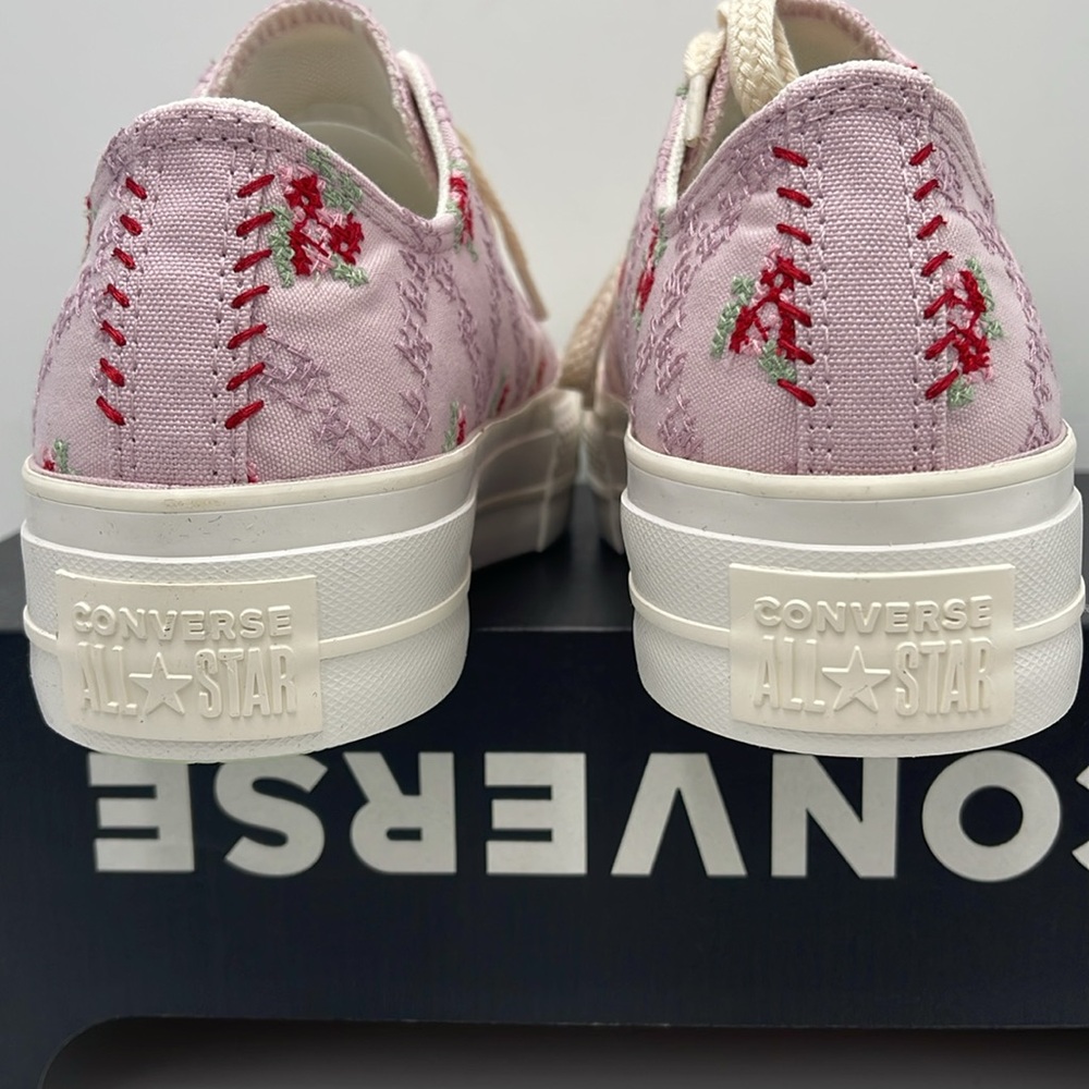 Converse WMNS Platform Sneakers A13660C
CTAS LIFT OX
SUMMIT PINK/VINTAGE WHITE - Picture 13 of 16